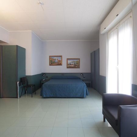 Hotel Tirreno Генуа Екстериор снимка